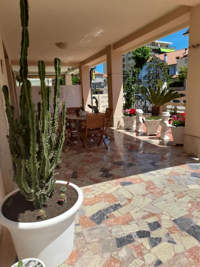 Bouganville Casa Vacanza Ambiente Climatizzato Con Wi Fi Pineto Extérieur photo