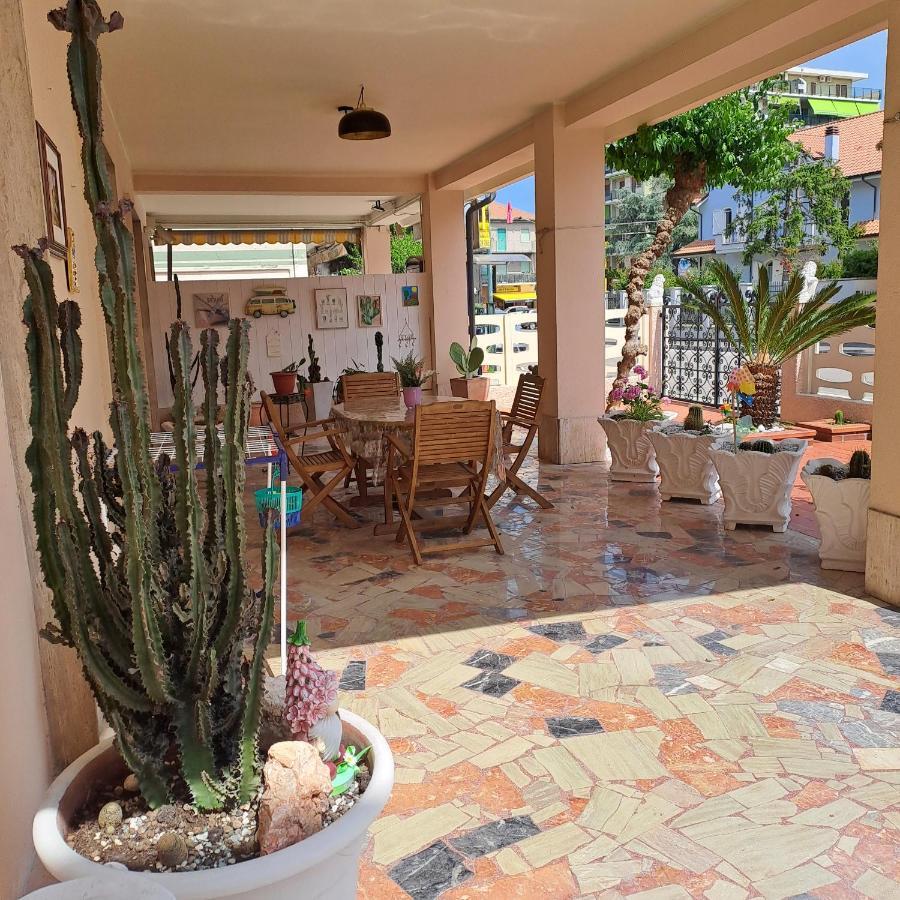 Bouganville Casa Vacanza Ambiente Climatizzato Con Wi Fi Pineto Extérieur photo