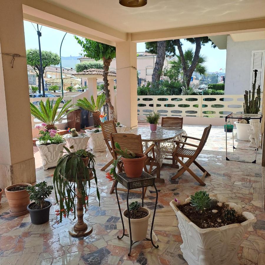 Bouganville Casa Vacanza Ambiente Climatizzato Con Wi Fi Pineto Extérieur photo