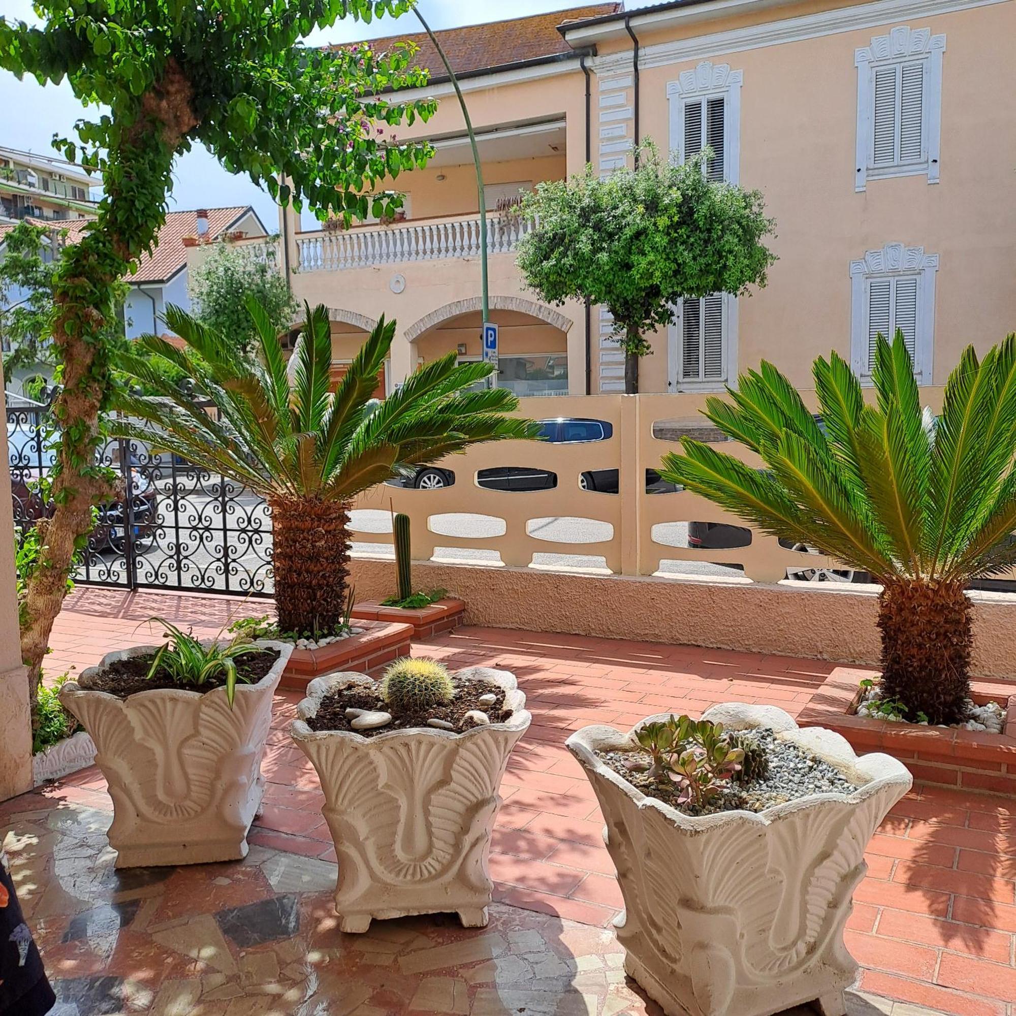 Bouganville Casa Vacanza Ambiente Climatizzato Con Wi Fi Pineto Extérieur photo