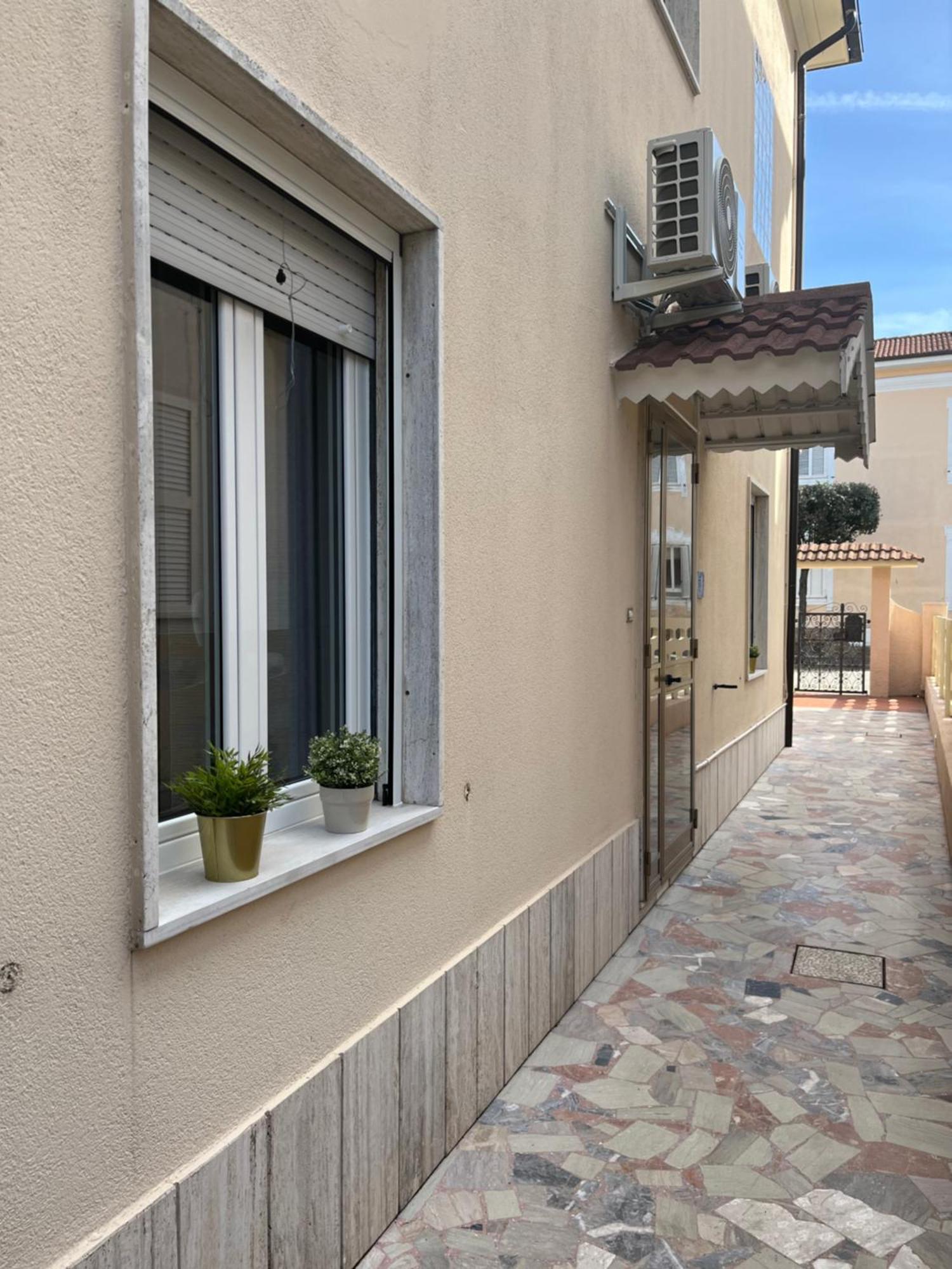 Bouganville Casa Vacanza Ambiente Climatizzato Con Wi Fi Pineto Extérieur photo
