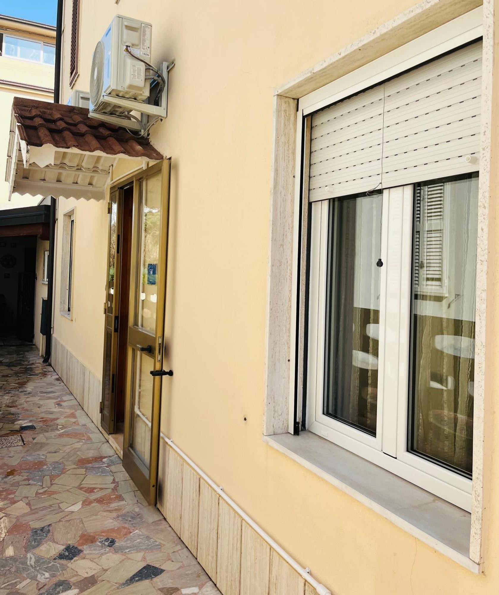 Bouganville Casa Vacanza Ambiente Climatizzato Con Wi Fi Pineto Extérieur photo