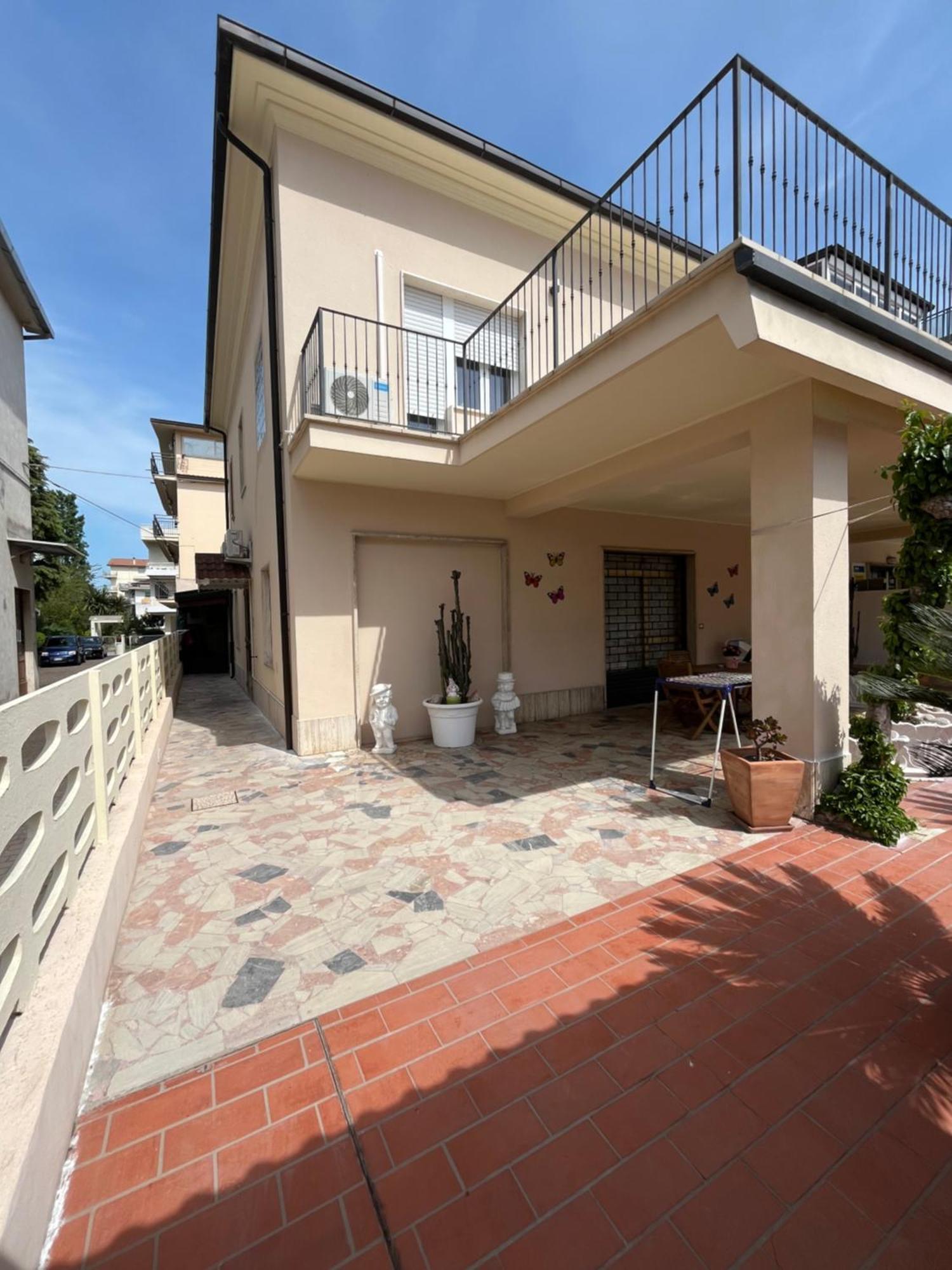 Bouganville Casa Vacanza Ambiente Climatizzato Con Wi Fi Pineto Extérieur photo